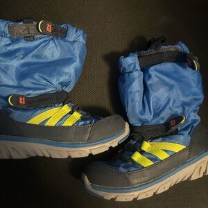 Stride Rite size 8 Kids Snow Boots Made2Play